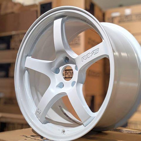 Gram Lights 57CR 18x9.5 +38 5x114.3 Ceramic White Pearl Wheel - Universal | WGCRX38ECPP