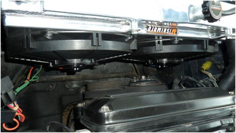 Mishimoto [83-87 Corolla] Aluminum Fan Shroud Kit - Black
