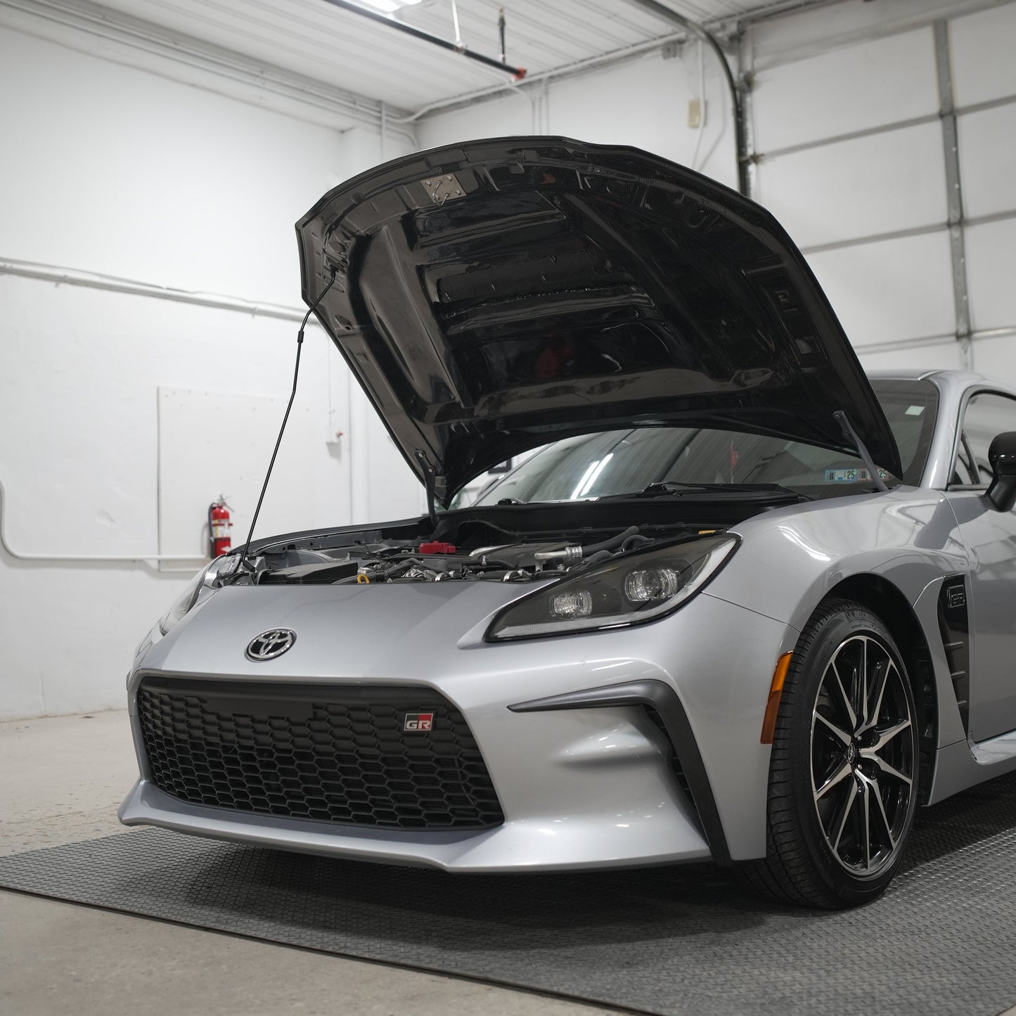 JDMuscle 22+BRZ/GR86 Tanso Carbon Fiber Hood - STI style