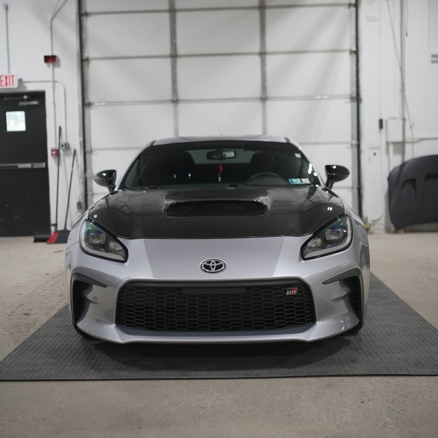 JDMuscle 22+BRZ/GR86 Tanso Carbon Fiber Hood - STI style