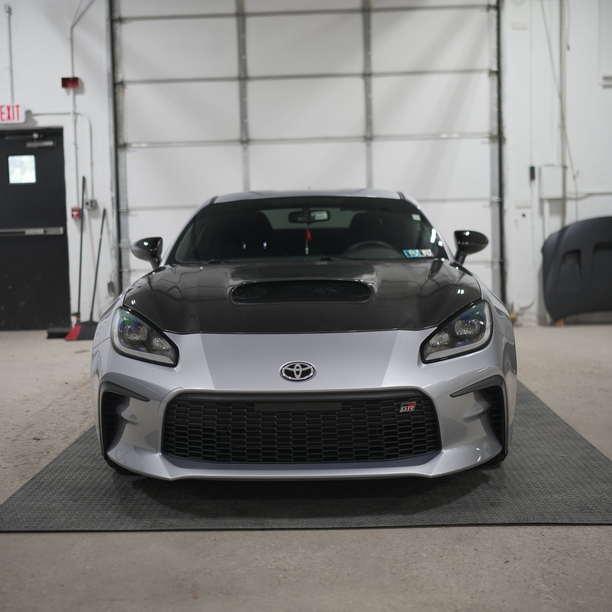 JDMuscle 22+BRZ/GR86 Tanso Carbon Fiber Hood - STI style