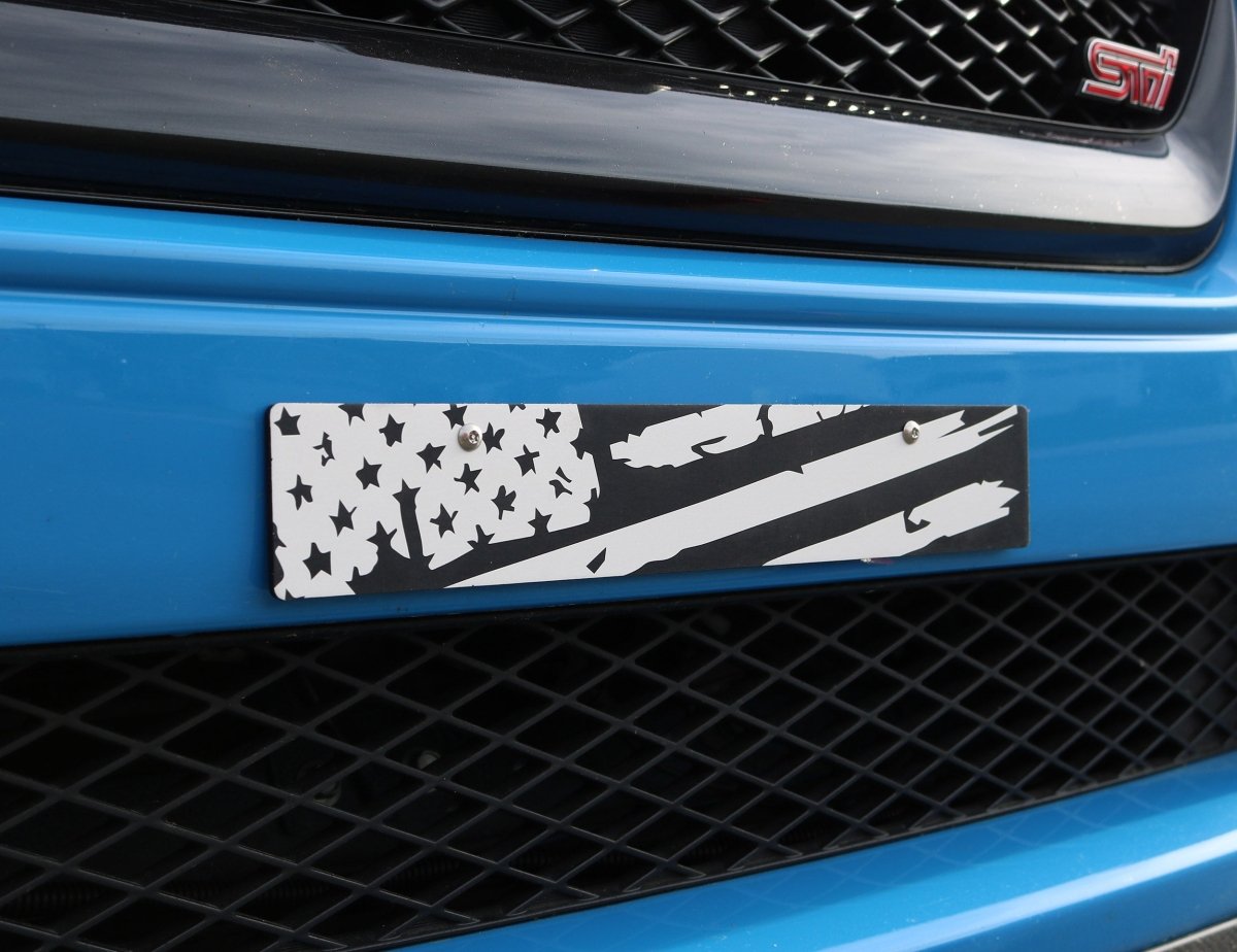 Billetworkz "American Flag - Distressed" License Plate Delete - JDMuscleLicense Plate HolderbwzBW-LPD-FLGD-USUniversal Fitment: Holes 7" apart (U.S. License Plate Mounting)
