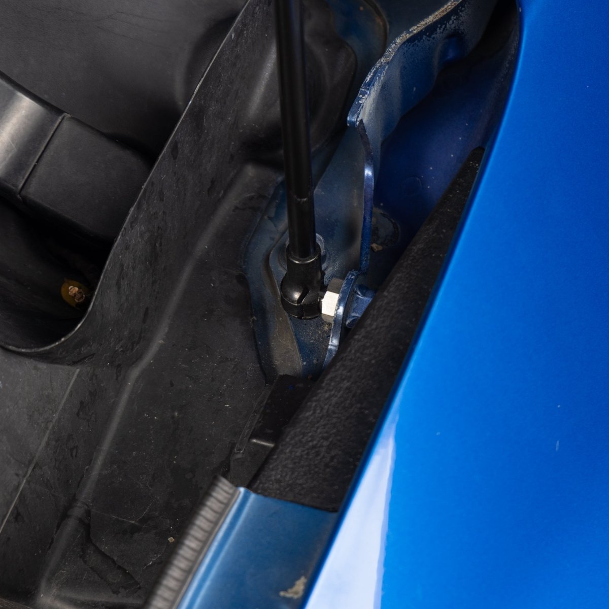 OVERTAKE Hi - Lift Hood Strut Kit - Subaru 2008 - 14 WRX, 2008 - 2014 STI - JDMuscleAccessoriesovtovtA10447