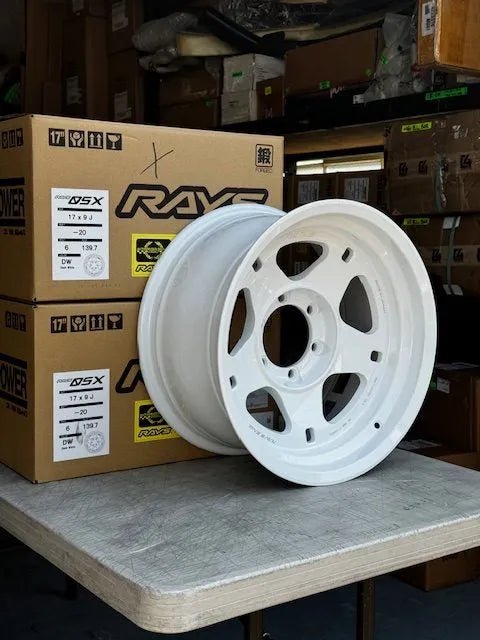 Rays Rays 05X Dash White [Universal] - JDMuscleWheelsWO5P-10KDW17X8.56x139.7' - 10mm