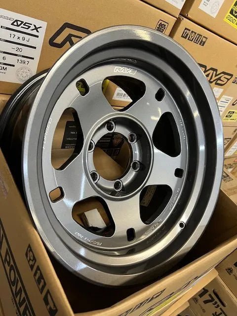 Rays Rays 05X Gunmetal [Universal] - JDMuscleWheelsWO5Q-20KG17X96x139.7' - 20mm