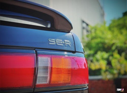 TDMi Reproduction | B13 SE - R Trunk Badge - JDMuscleBlack