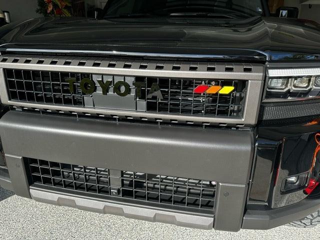 TOYOTA Front Grille Emblem Kit - 2024+ Land Cruiser / 07 - 14 FJ Cruiser - JDMuscleEmblems24LC250-FG-TOYOTA-WHWhite
