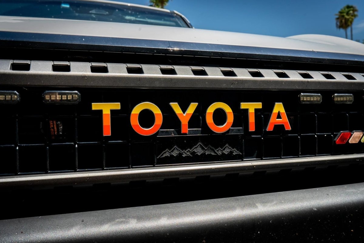 TOYOTA Simple Front Grille Emblem Overlays - 2024+ Land Cruiser - JDMuscleEmblems24LC250-FG2-TOYOTA-WHWhite