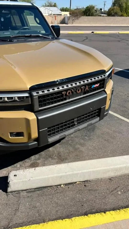 "TOYOTA" Topo Front Grille Emblem Kit - 2024+ Land Cruiser / 07 - 14 FJ Cruiser - JDMuscleEmblems24LC250-FG-TOYOTA-TPWHWhite Lines