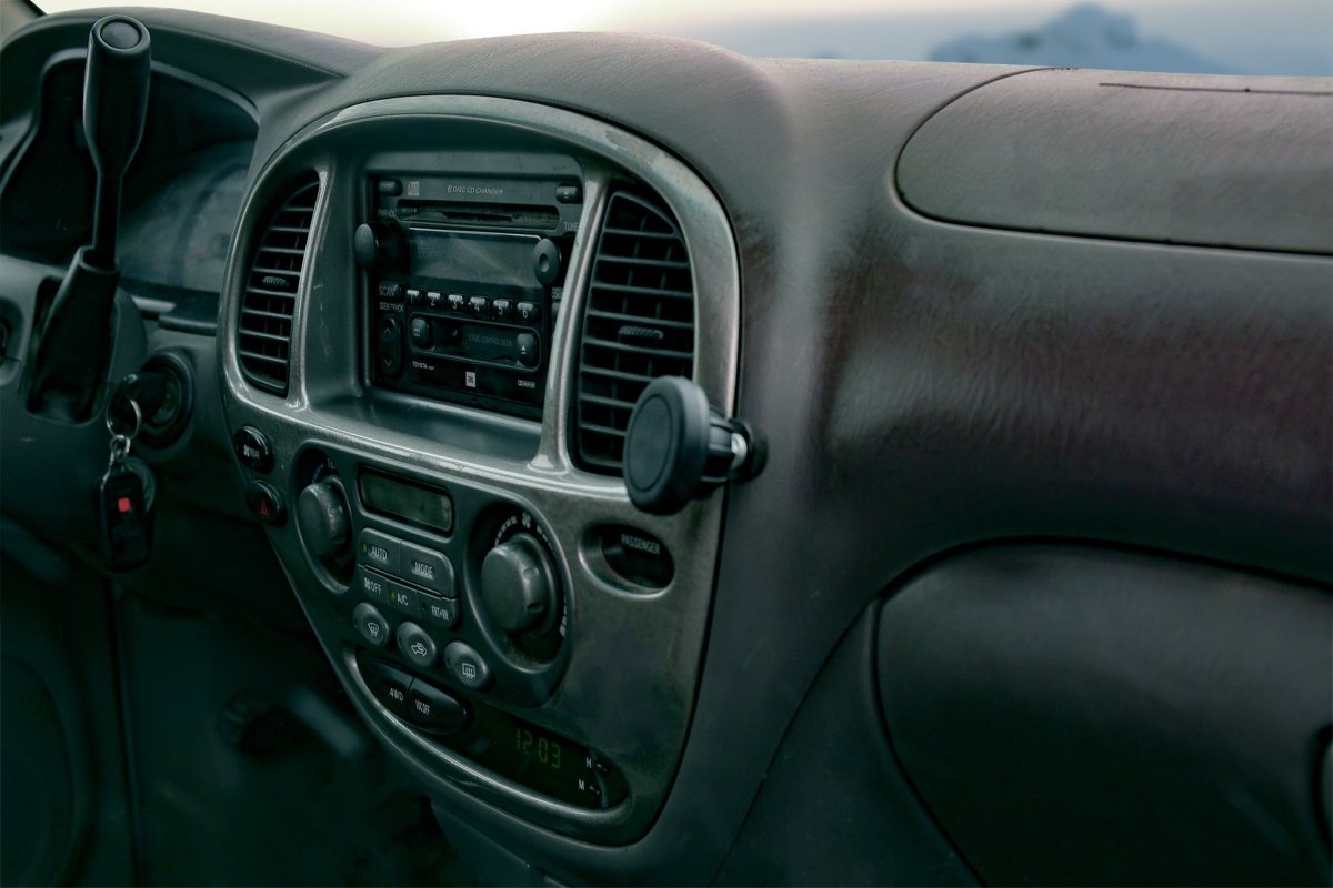 Direct Fit Phone Mount - Toyota Sequoia | 2000-2006 - JDMuscleInteriorCSMCM2.90058Magnetic