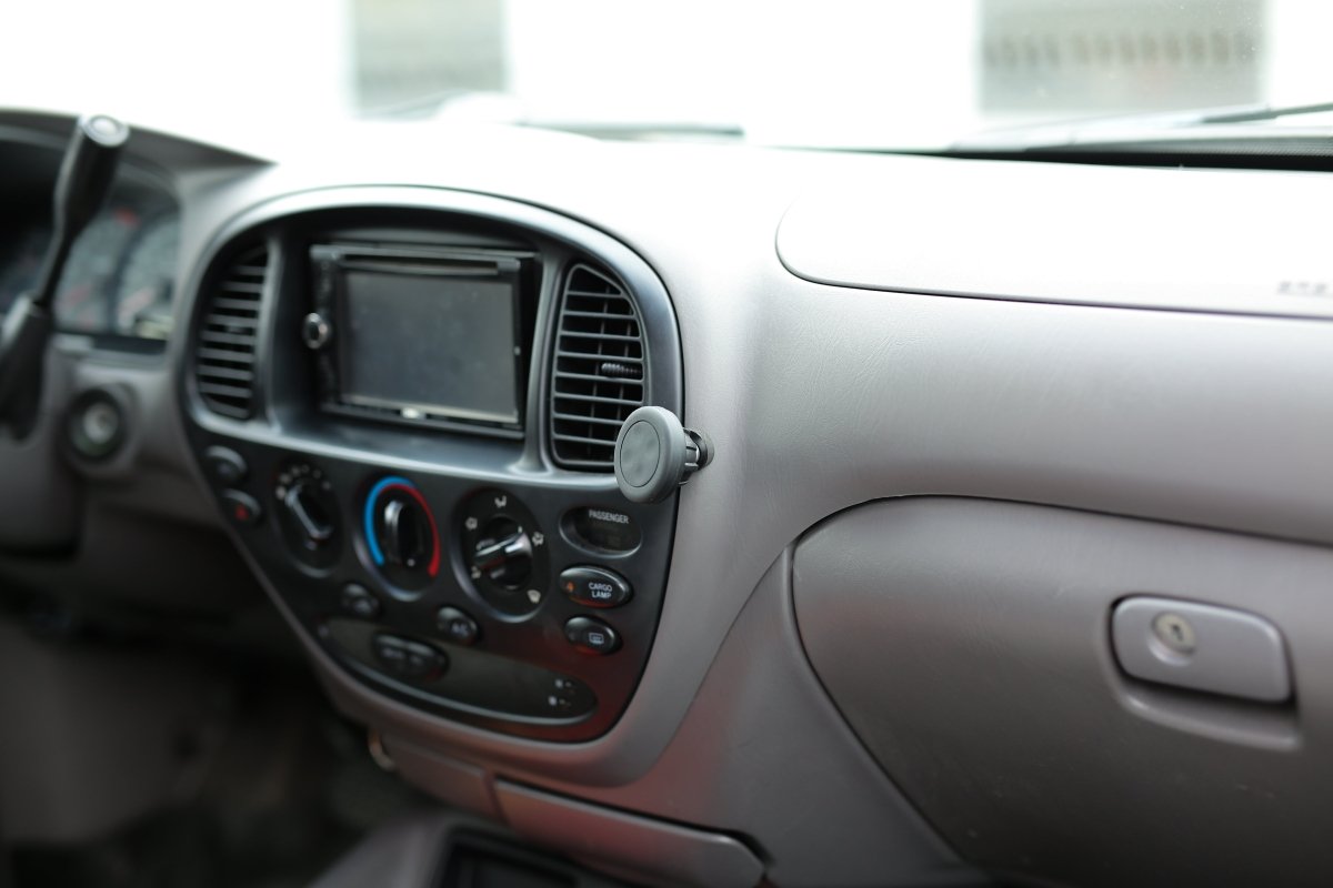 Direct Fit Phone Mount - Toyota Tundra | 2000-2006 - JDMuscleInteriorCSMCM2.90066Magnetic