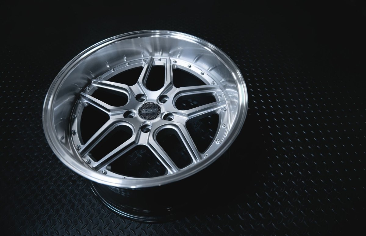 ESR Wheels CS15 Hyper Silver - JDMuscleWheels88551235 CS15HS-ML18x8.5 +35 5x112 66.6