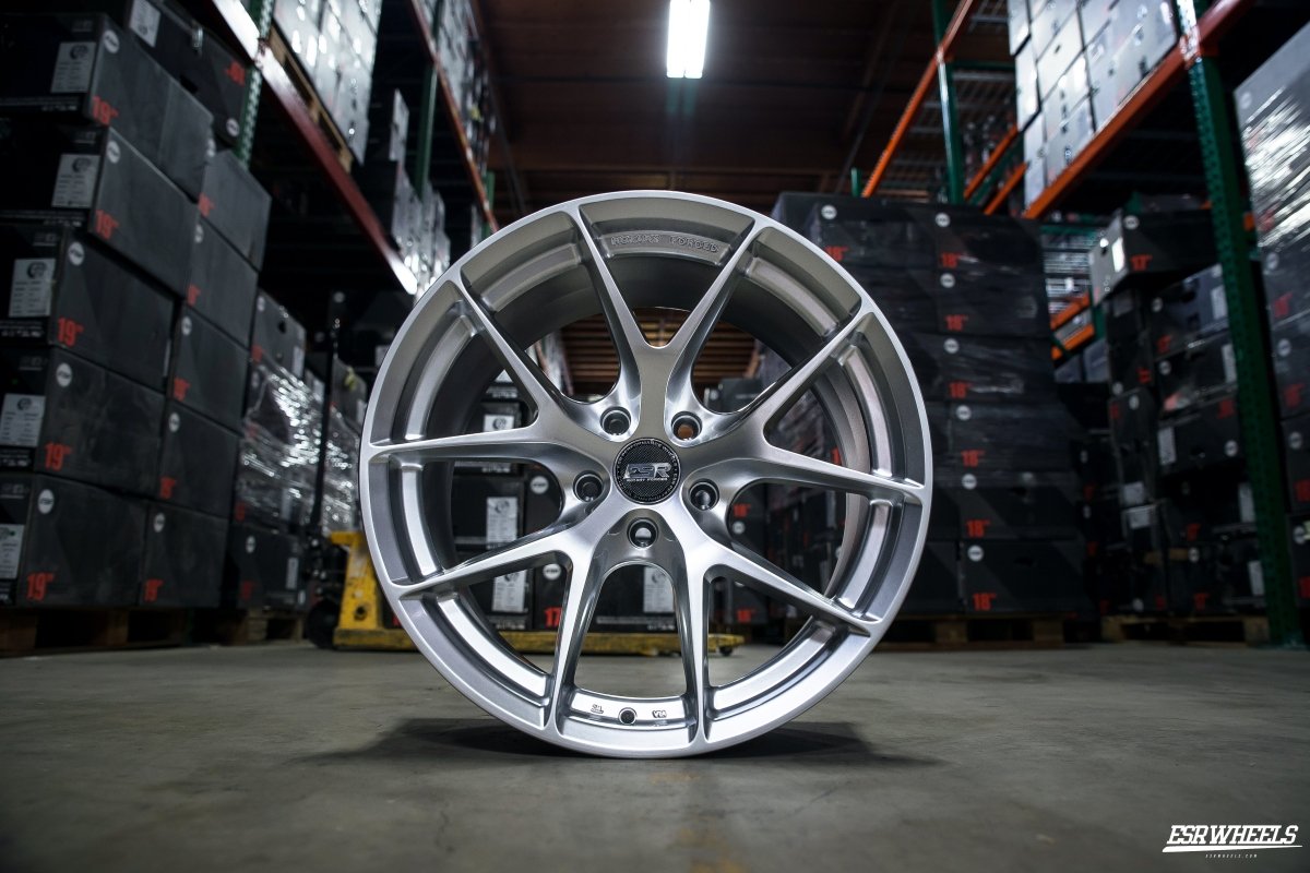 ESR Wheels RF2 Hyper Silver - JDMuscleWheels88550030 RF2HS18x8.5 5x100 +30 73.1