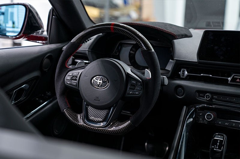 OLM CARBON PRO STEERING WHEEL CARBON FIBER AND ALCANTARA WITH RED STRIPE 2020-21 Toyota A90 Supra | OLMA.70223.1 - JDMuscleSteering WheelsOLMA.70223.1