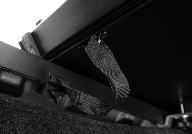 UnderCover 16 - 22 Tacoma Reg/Ext Cab 6ft Triad Bed Cover | TR46015 - JDMuscleTrunksundTR46015